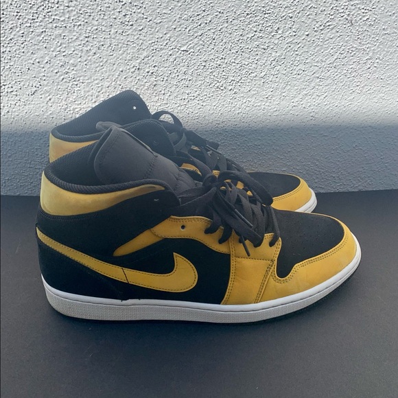 Jordan 1 Mid Reverse New Love - Picture 3 of 5